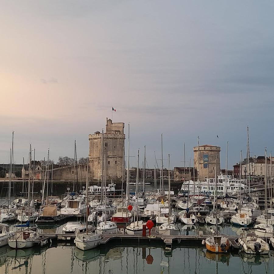 Un Hôtel En Ville La Rochelle  Exterior foto