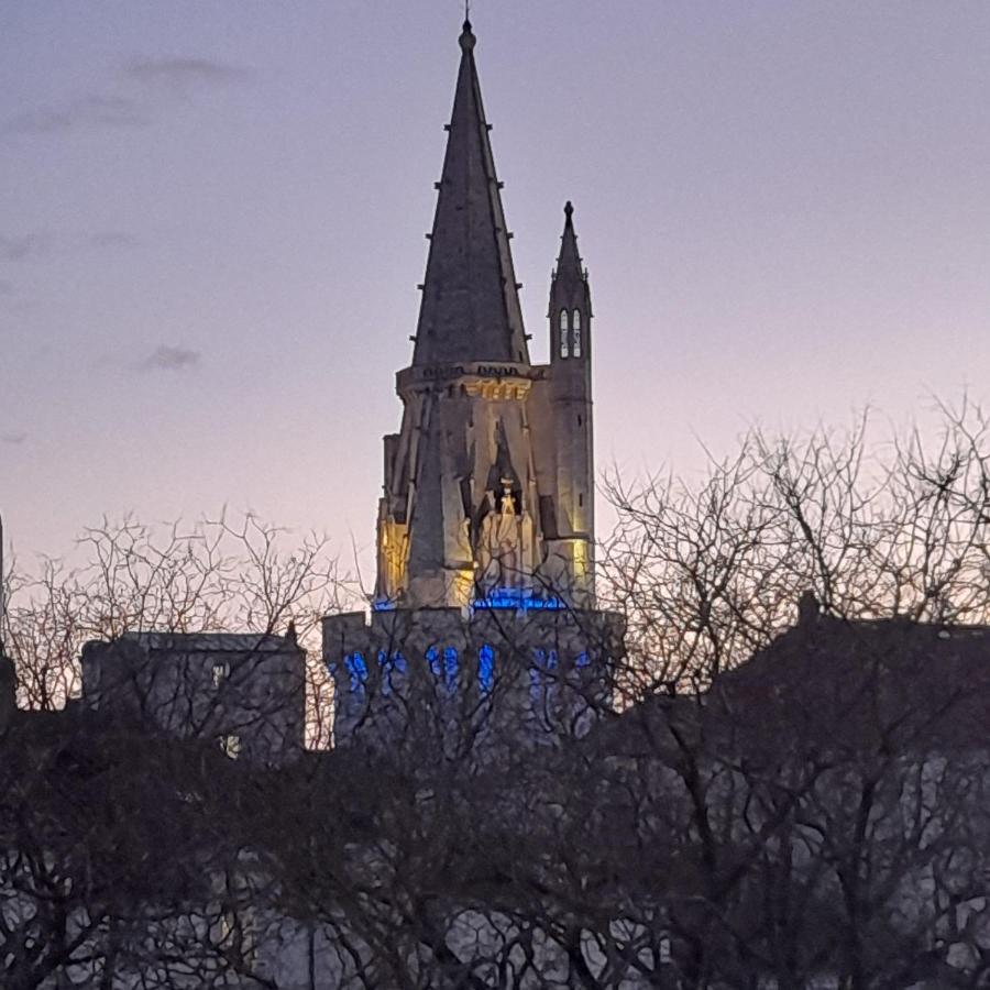 Un Hôtel En Ville La Rochelle  Exterior foto